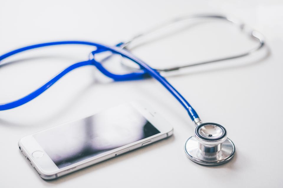 Multi-Location Health Center Removes Legacy System & Upgrades to UCaaS Solution, Enhancing Customer Service & Workforce Productivity